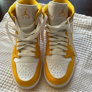 Women’s Air Jordan 1 Mid ‘University Gold’ 8.5